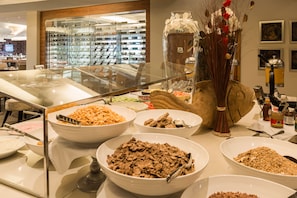 Buffet - Holiday Inn Johannesburg - Rosebank by IHG (Johannesburg)