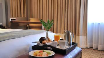 Premium bedding, in-room safe, desk, soundproofing