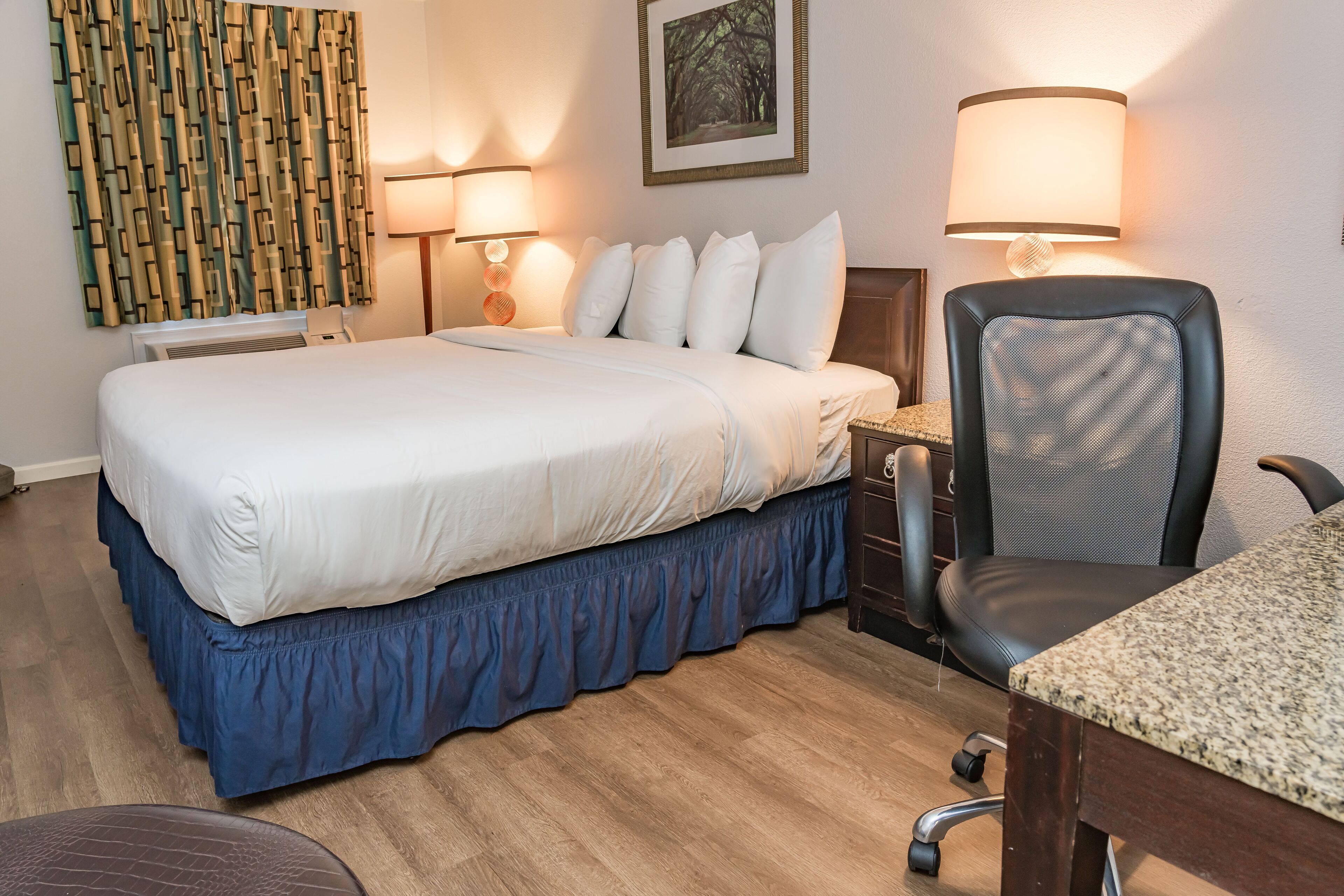 1 bedroom, premium bedding, pillow-top beds, laptop workspace