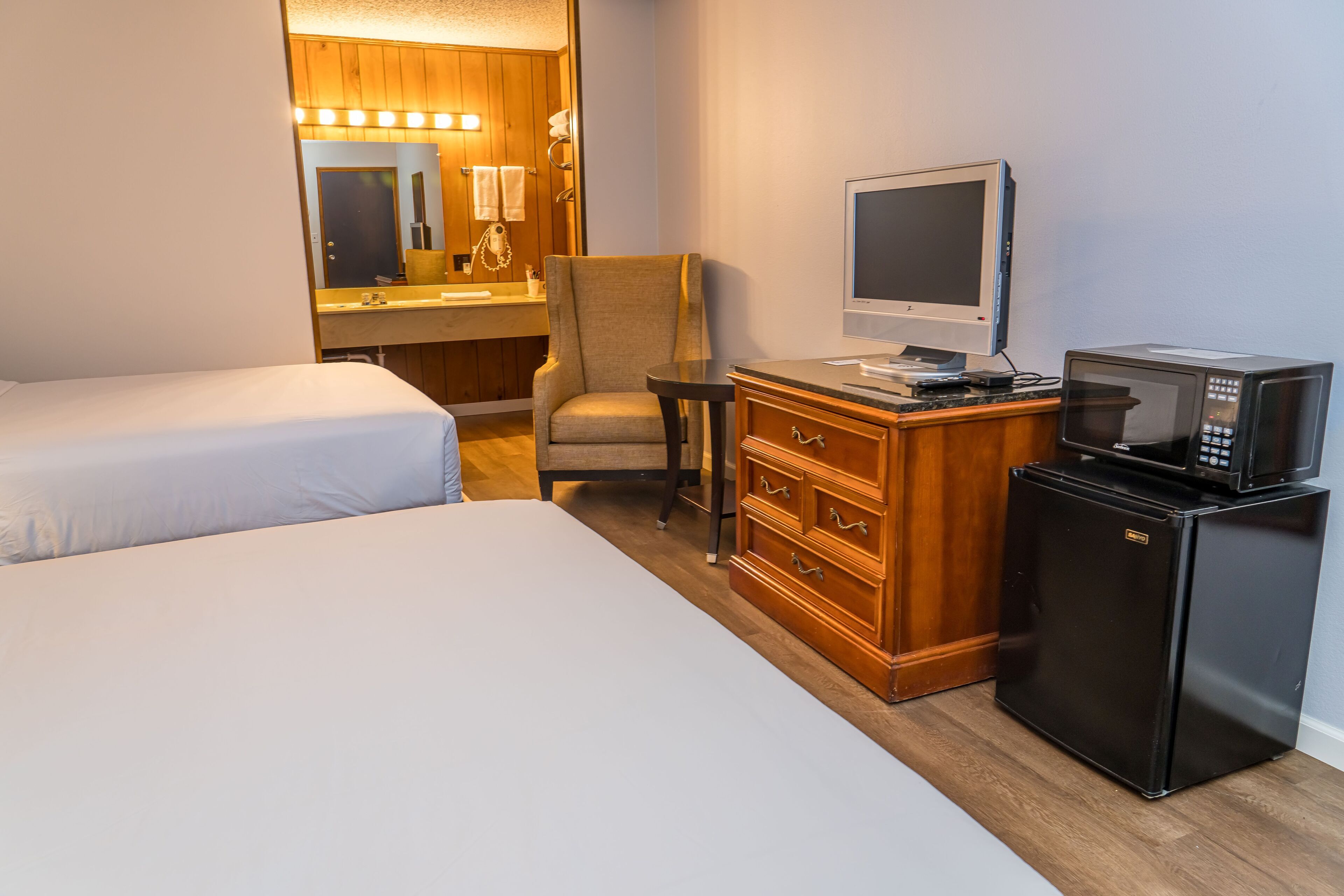 standard room, 2 queen beds, non smoking | 1 bedroom, premium bedding, pillow-top beds, laptop workspace