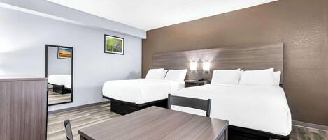 Strykejern/-brett, internett og vekkerklokke