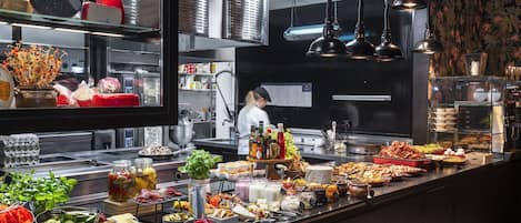 Free daily buffet breakfast