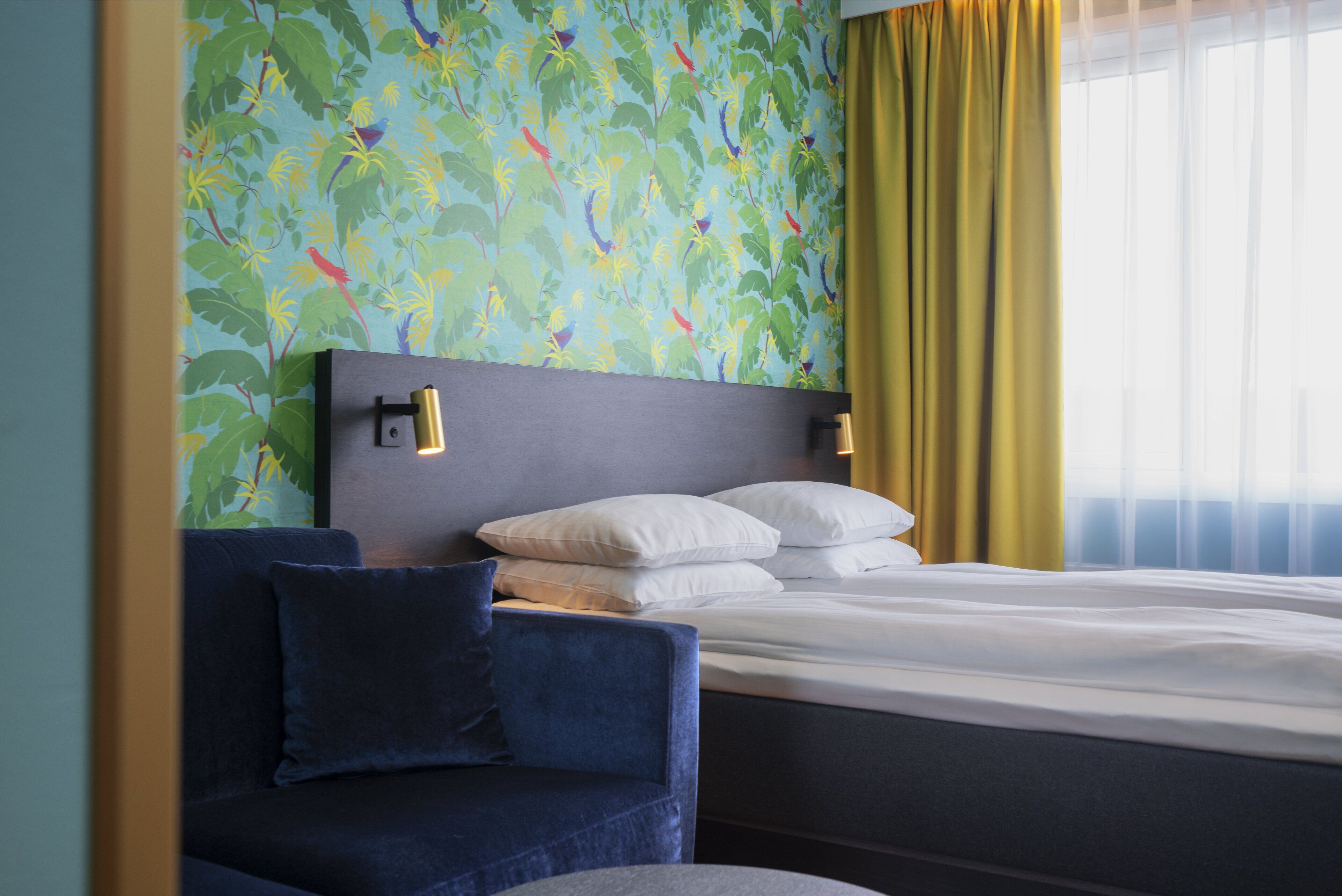 standard double room, non smoking | 1 bedroom, minibar, in-room safe, desk