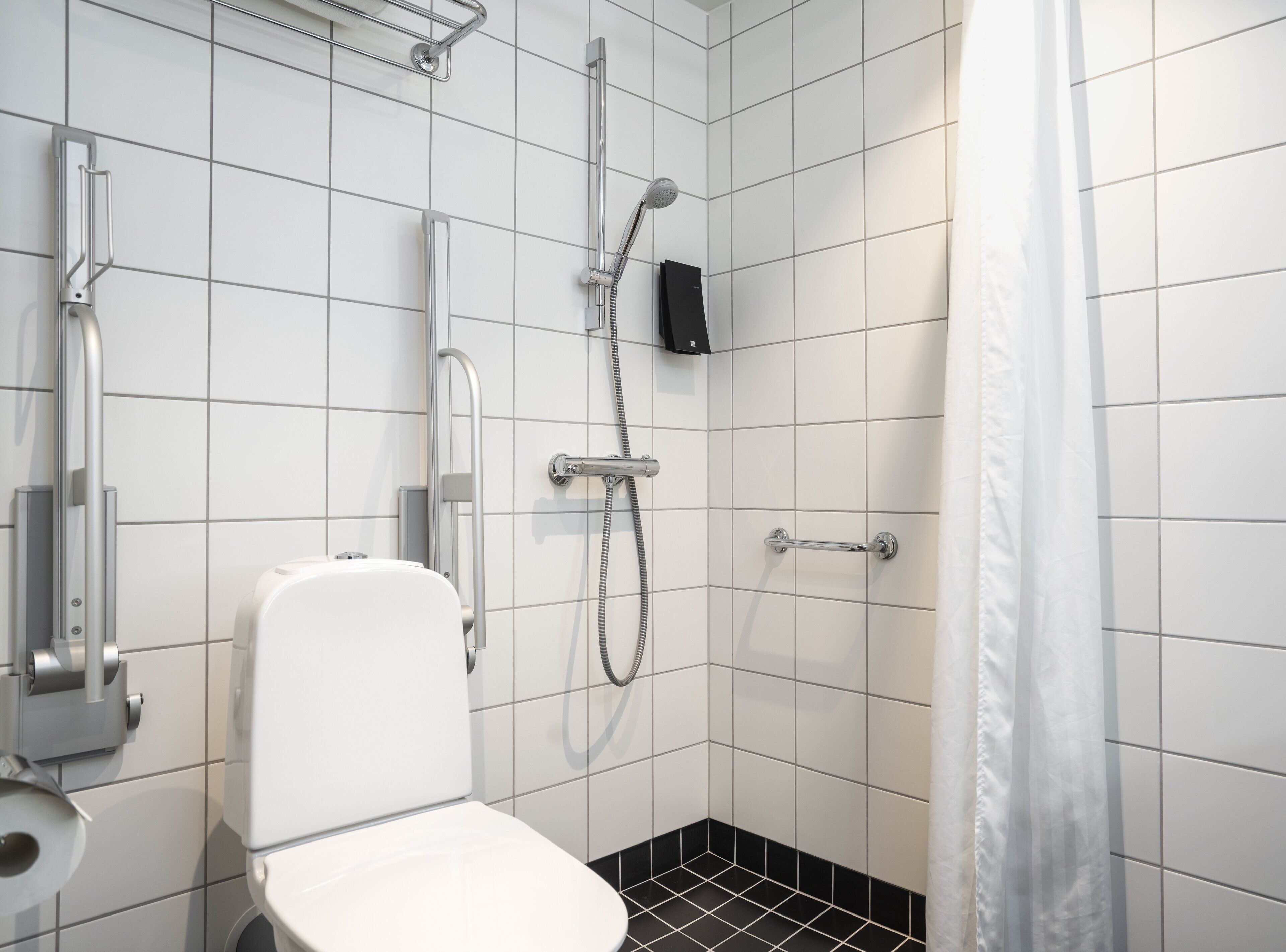 room, accessible | accessible bathroom