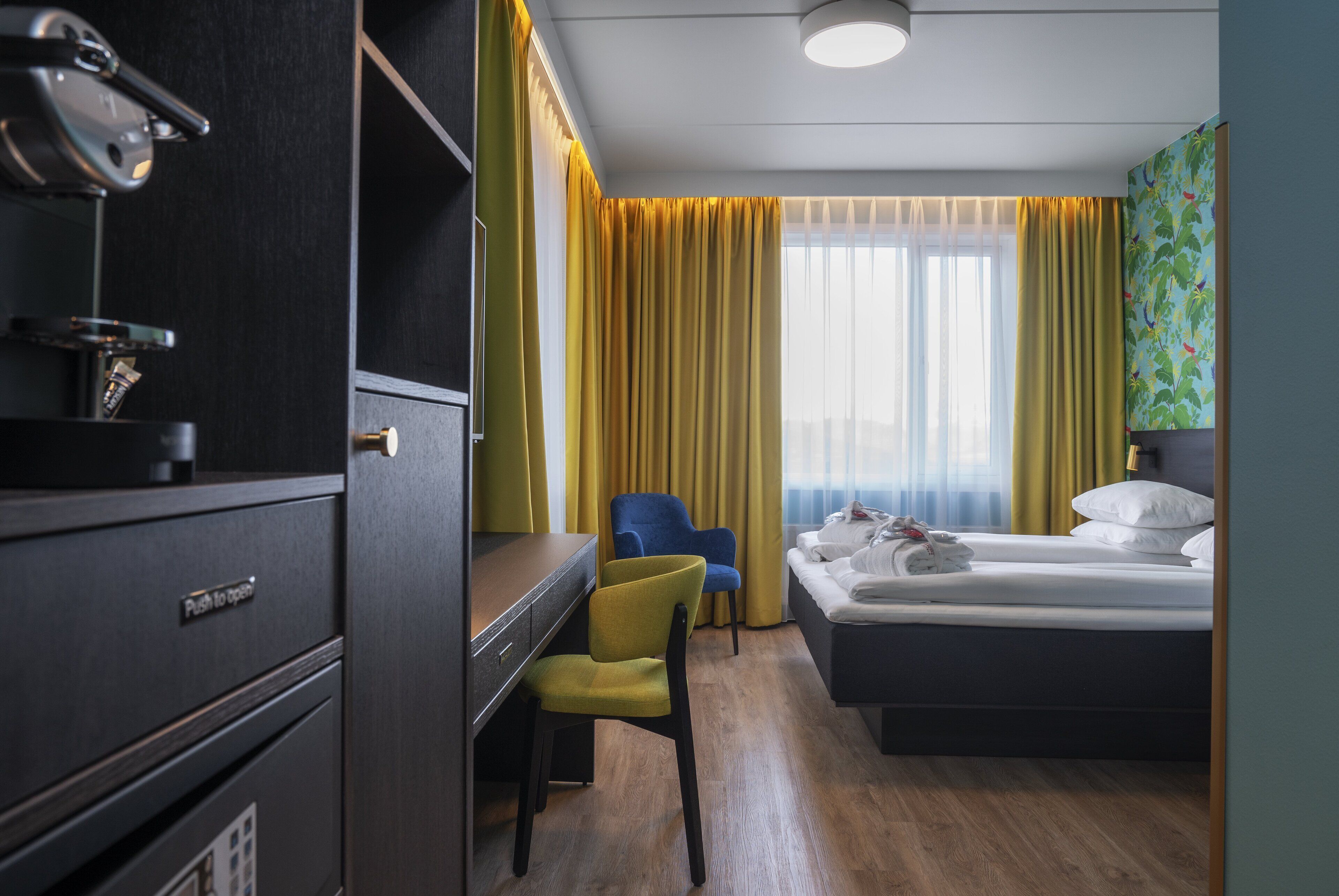 Minibar, in-room safe, desk, laptop workspace