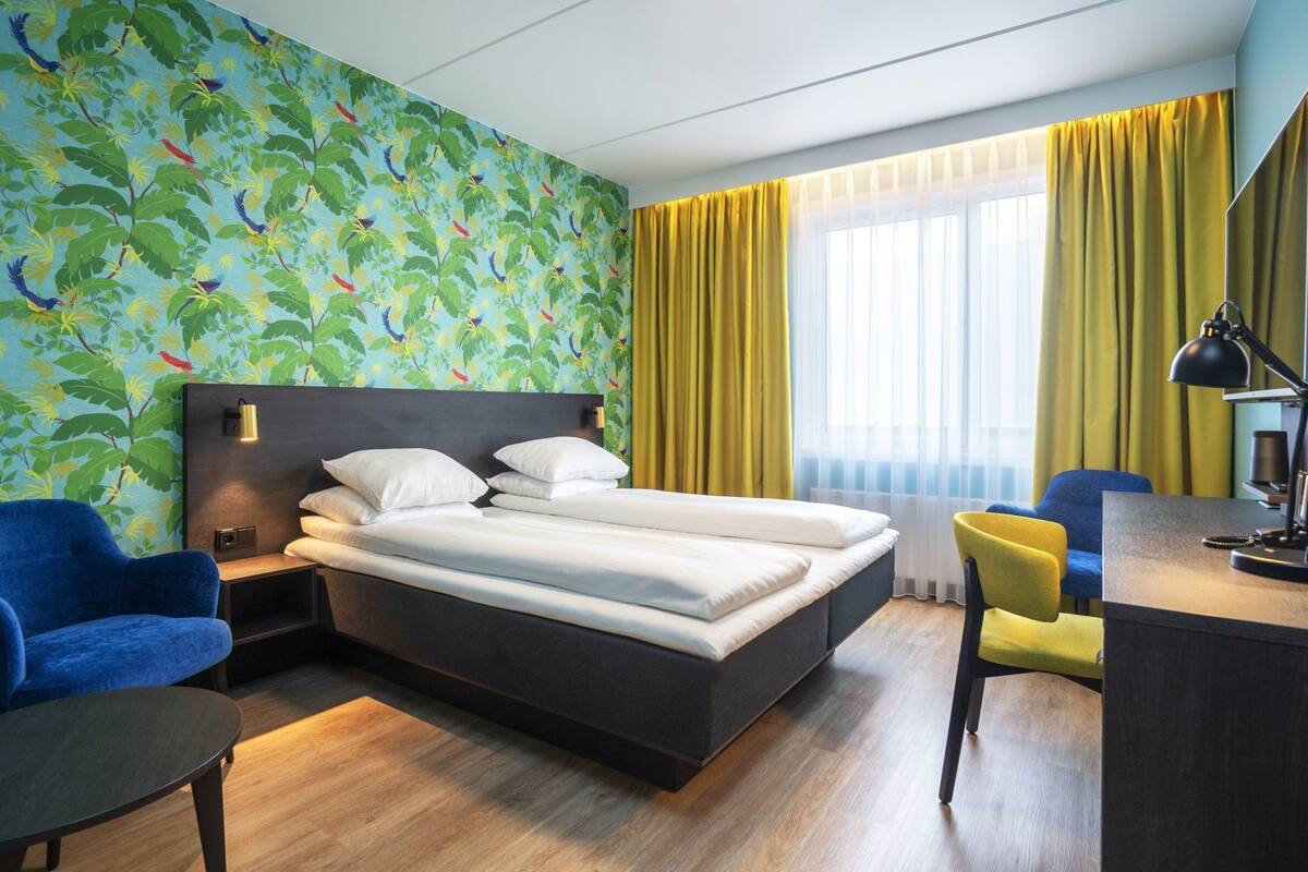 Minibar, caja fuerte, escritorio y espacio para trabajar con un portátil