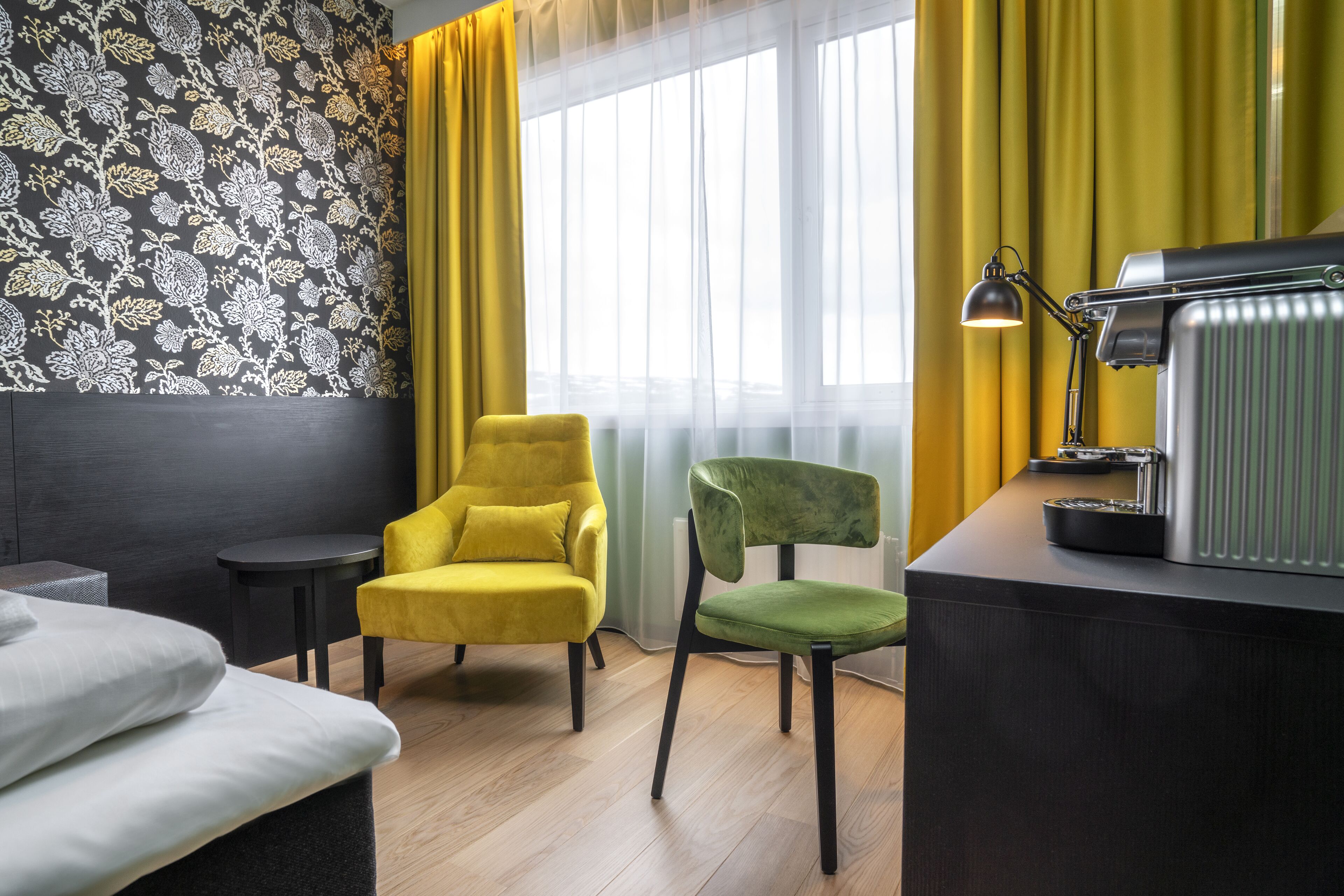 premium bedding, pillow-top beds, minibar, in-room safe