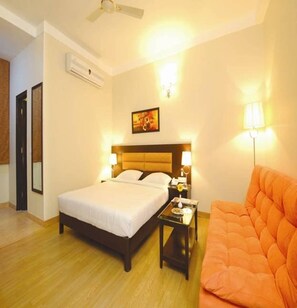 Executive Room | Desk, soundproofing, iron/ironing board, free WiFi - Clarks Inn Kailash Colony (New Delhi)