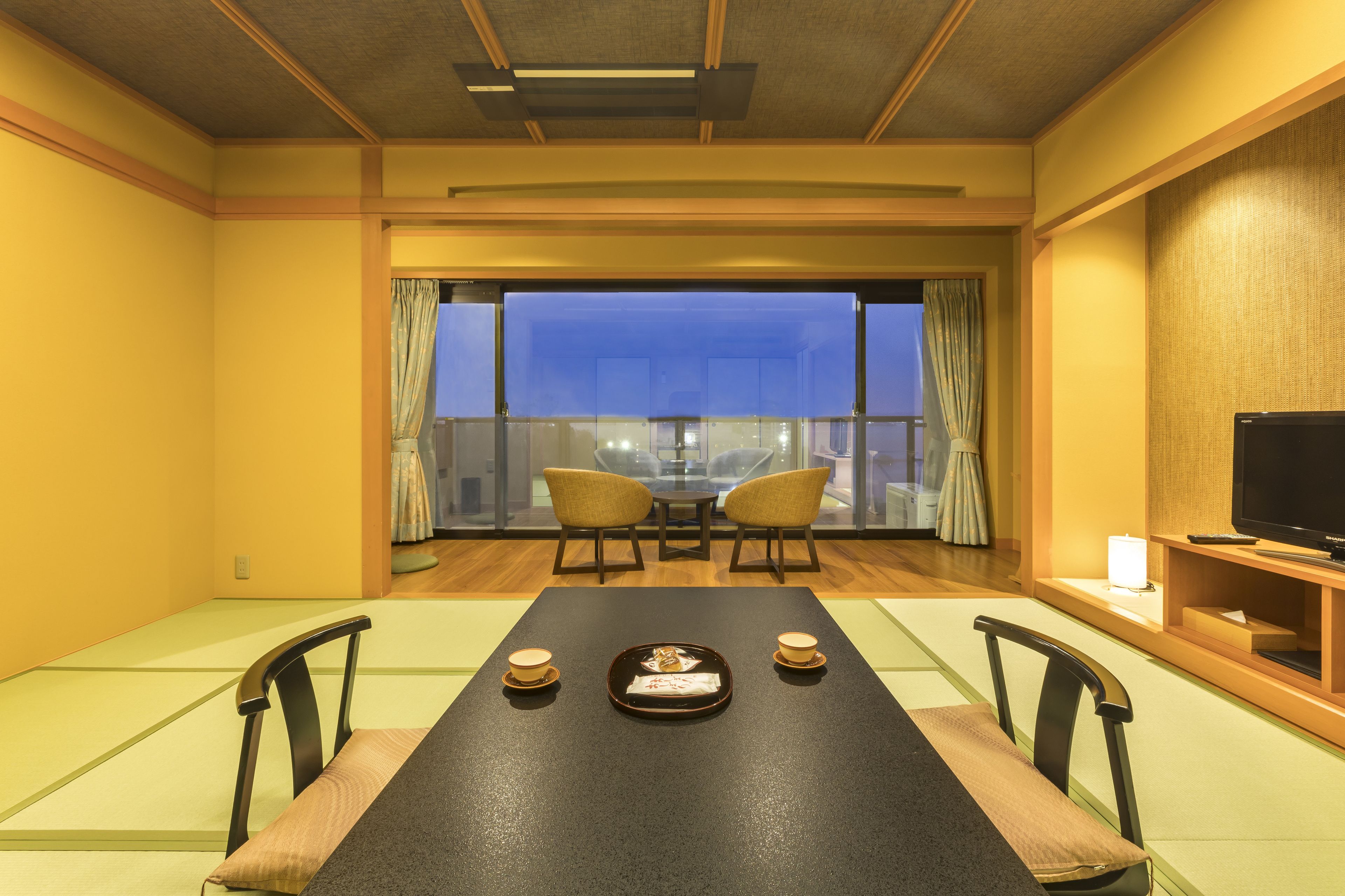 Japanese Style Room 10 tatami | In-room safe, soundproofing, rollaway beds, free WiFi