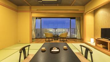 Japanese Style Room 10 tatami | In-room safe, soundproofing, rollaway beds, free WiFi