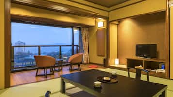 Japanese Style Room 10 tatami | In-room safe, soundproofing, rollaway beds, free WiFi