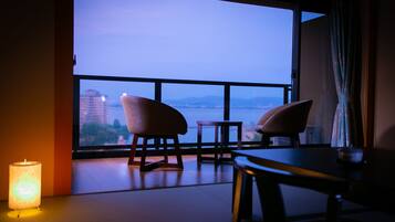 Traditionellt rum (Japanese Style Room, 8 tatami) | Värdeförvaringsskåp på rummet, ljudisolering och extrasängar