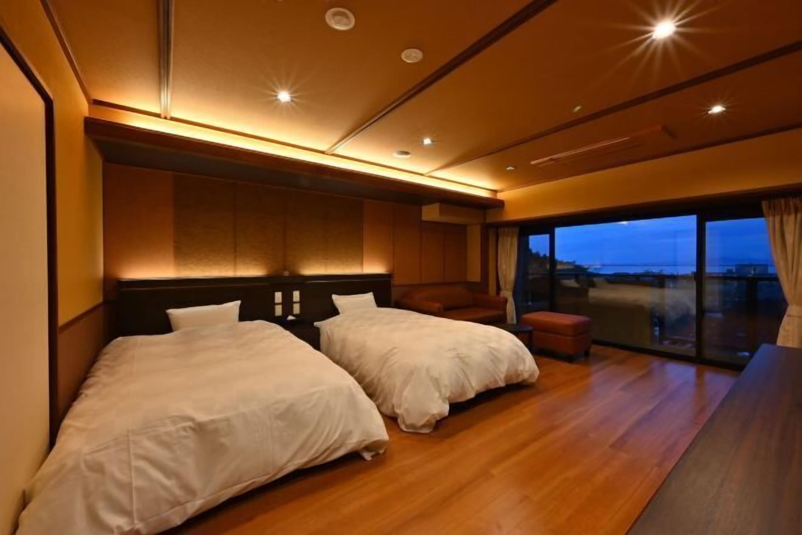 Värdeförvaringsskåp på rummet, ljudisolering och extrasängar