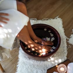 Body treatments, body scrubs, facials, 1 treatment room, massages