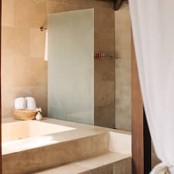 Bangalo top | 1 bedroom, minibar, in-room safe, blackout curtains