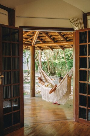 Minibar, coffres-forts dans les chambres, rideaux occultants