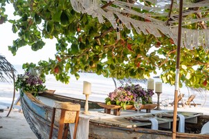 2 restaurantes; se sirve desayuno, almuerzo y cena; cocina mediterránea