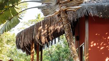 Bangalô luxo, banheira de hidromassagem, vista para o oceano | Frigobar, cofres nos quartos, cortinas blackout, Wi-Fi de cortesia