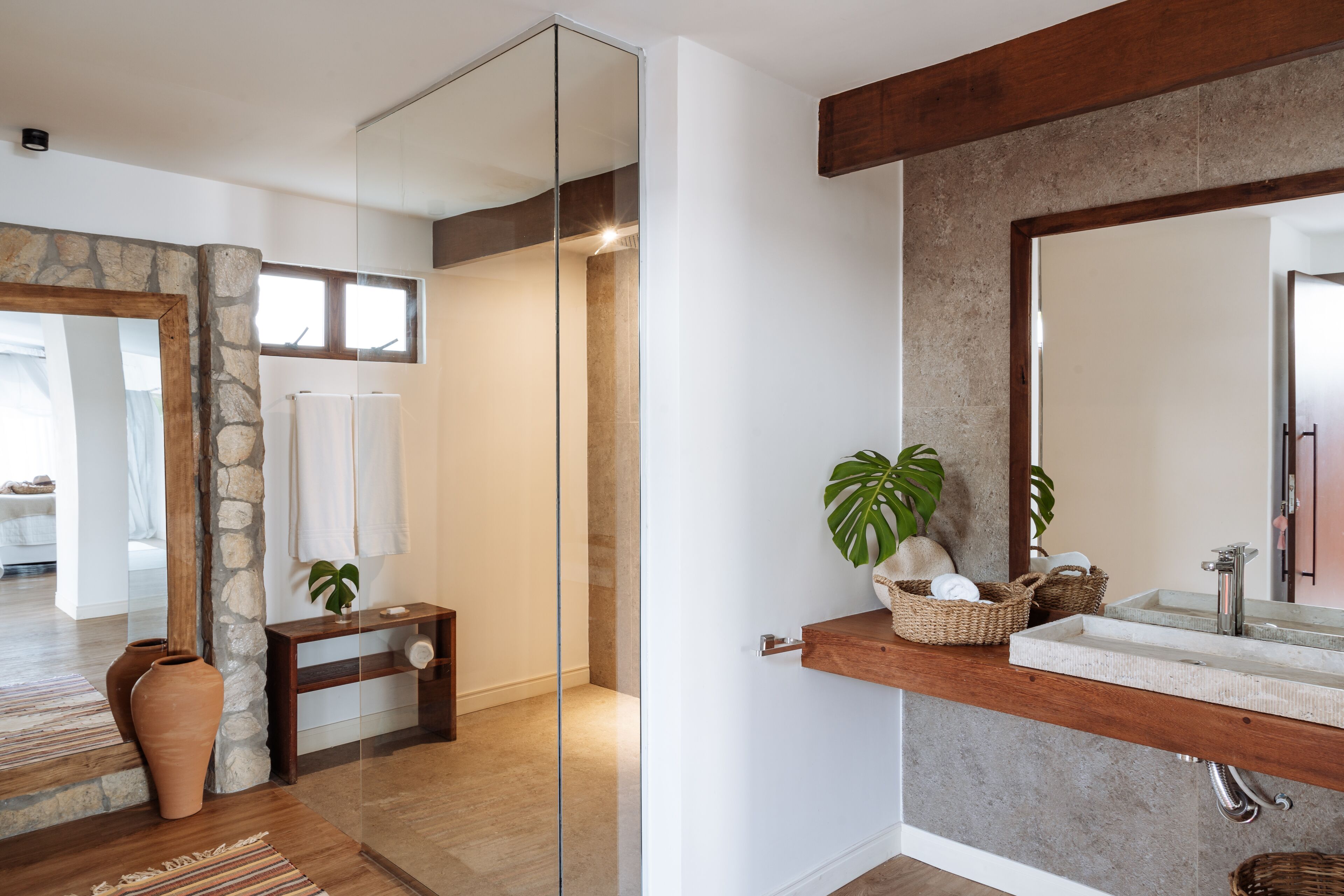 room | bathroom | hair dryer