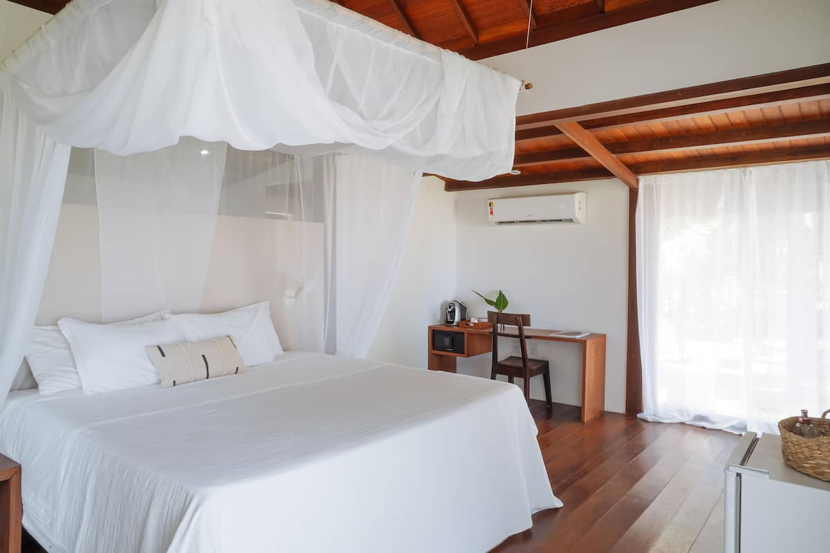 Minibar, in-room safe, blackout drapes, free WiFi