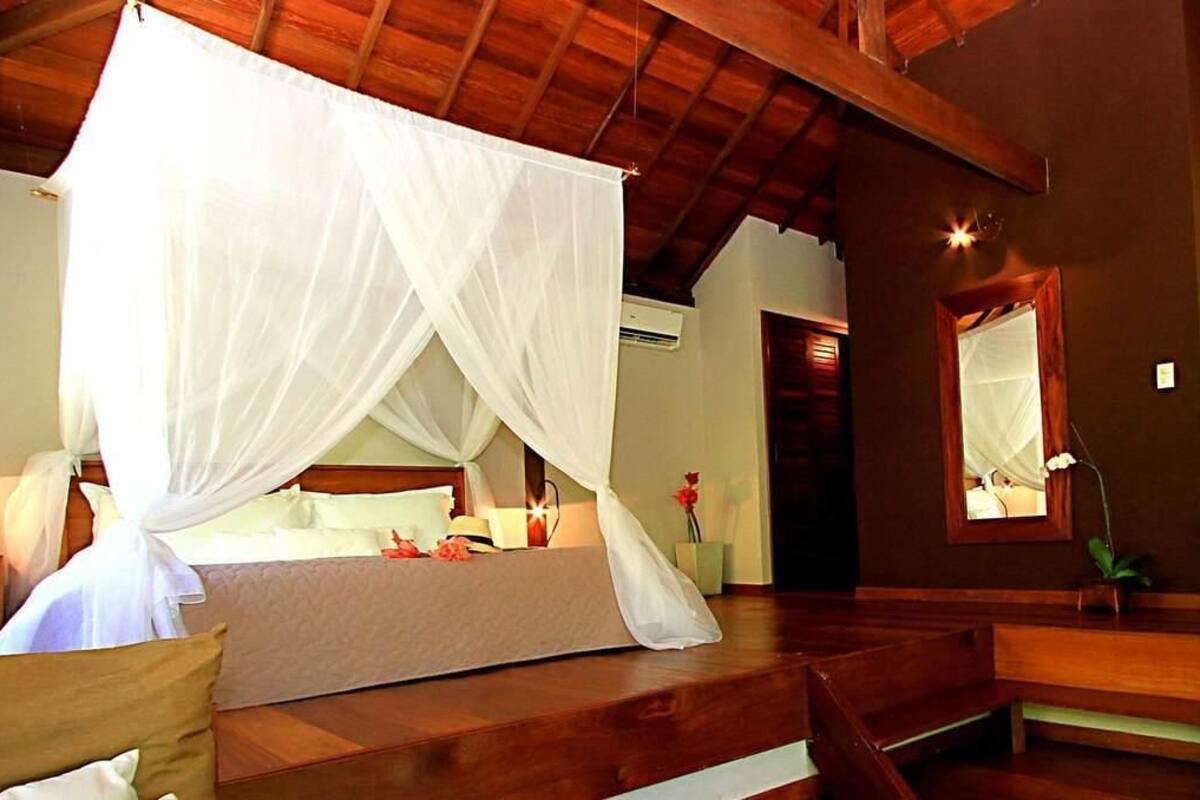 Minibar, in-room safe, blackout curtains, free WiFi