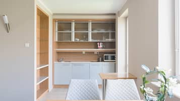 Deluxe Apartment, 1 Double Bed with Sofa bed | Living area | TV