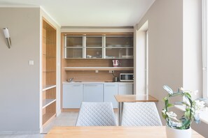 Deluxe Apartment, 1 Double Bed with Sofa bed | Living area | TV - Warsaw Apartments Magnolie (Warsaw)