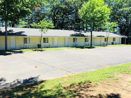 Estacionamento grátis sem manobrista. Elmwood Motor Lodge