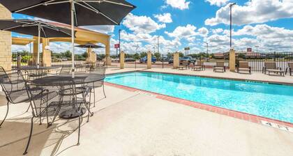 Ramada by Wyndham College Station