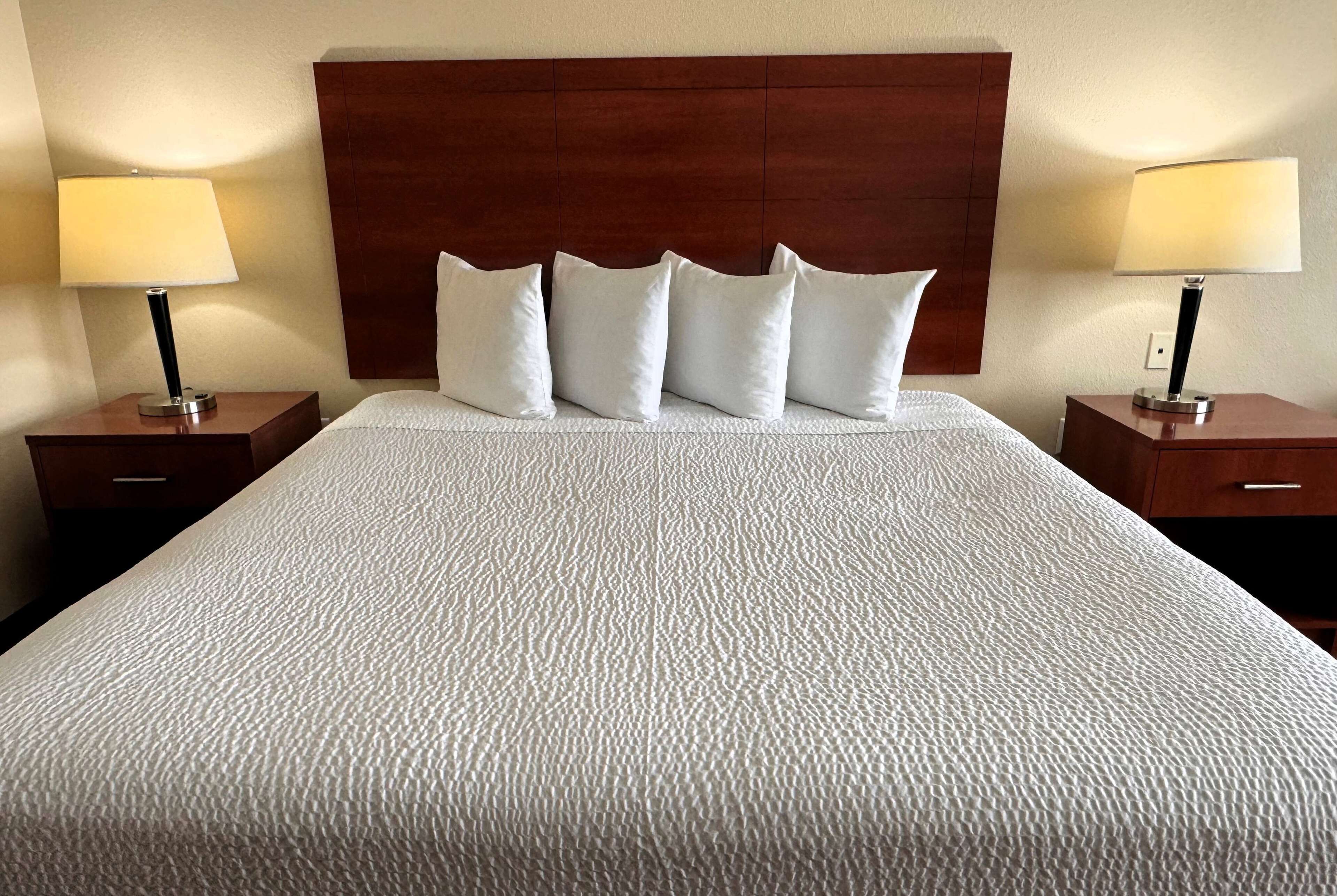 standard room, 1 king bed | pillow-top beds, desk, blackout curtains, iron/ironing board