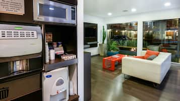 ูุทูุฑ ุฃูุฑูุจู ู
ุฌุงููุง ููู
ููุง