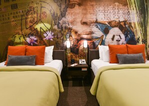 Premium bedding, down comforters, pillowtop beds, in-room safe - The Tangerine - A Burbank Hotel (Burbank)