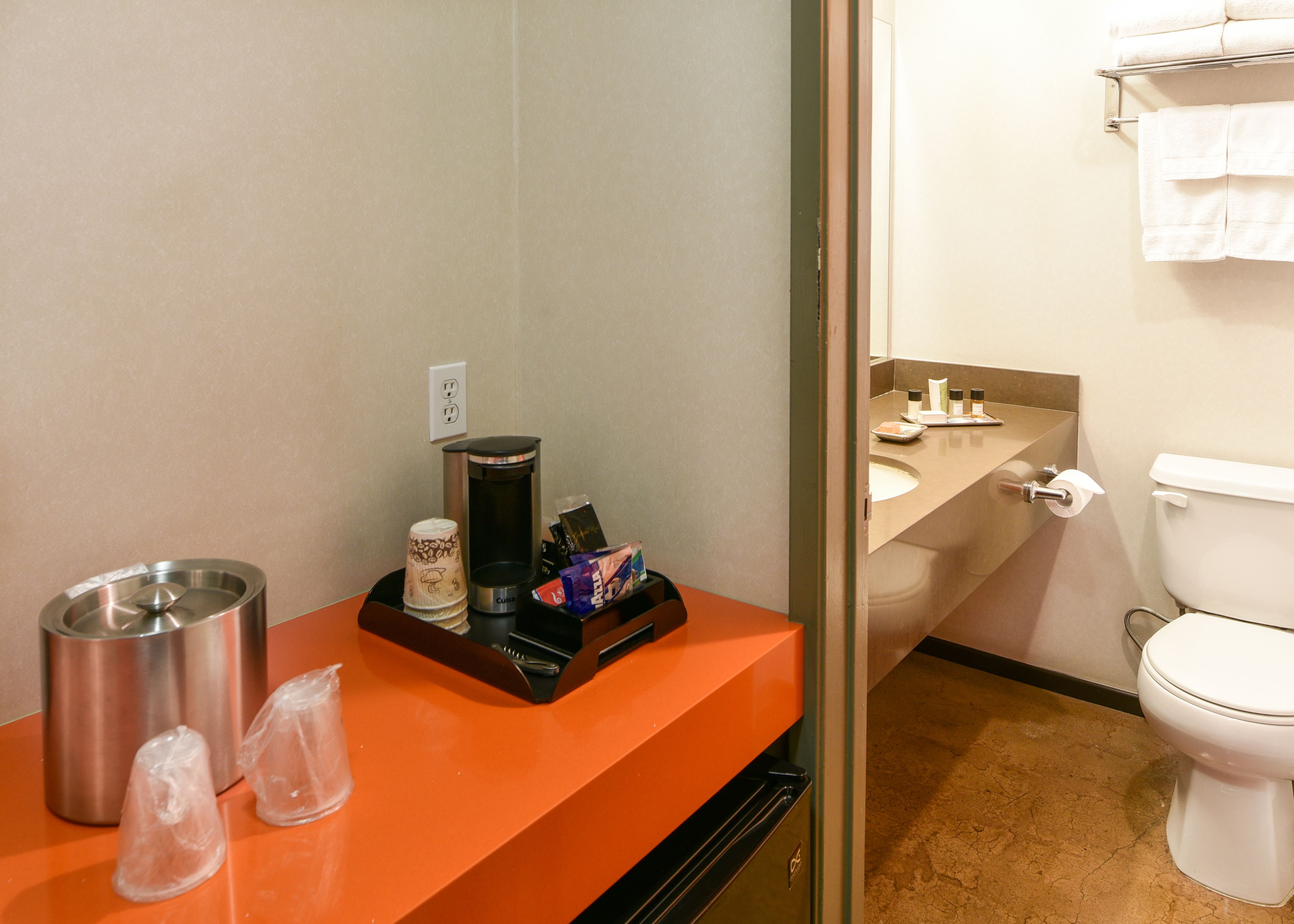 combined shower/bathtub, free toiletries, hair dryer, towels