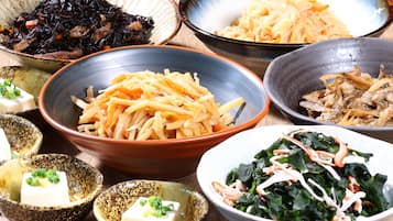 Daily buffet breakfast (JPY 1500 per person)