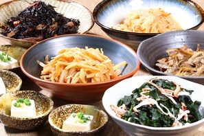 Daily buffet breakfast (JPY 1500 per person)