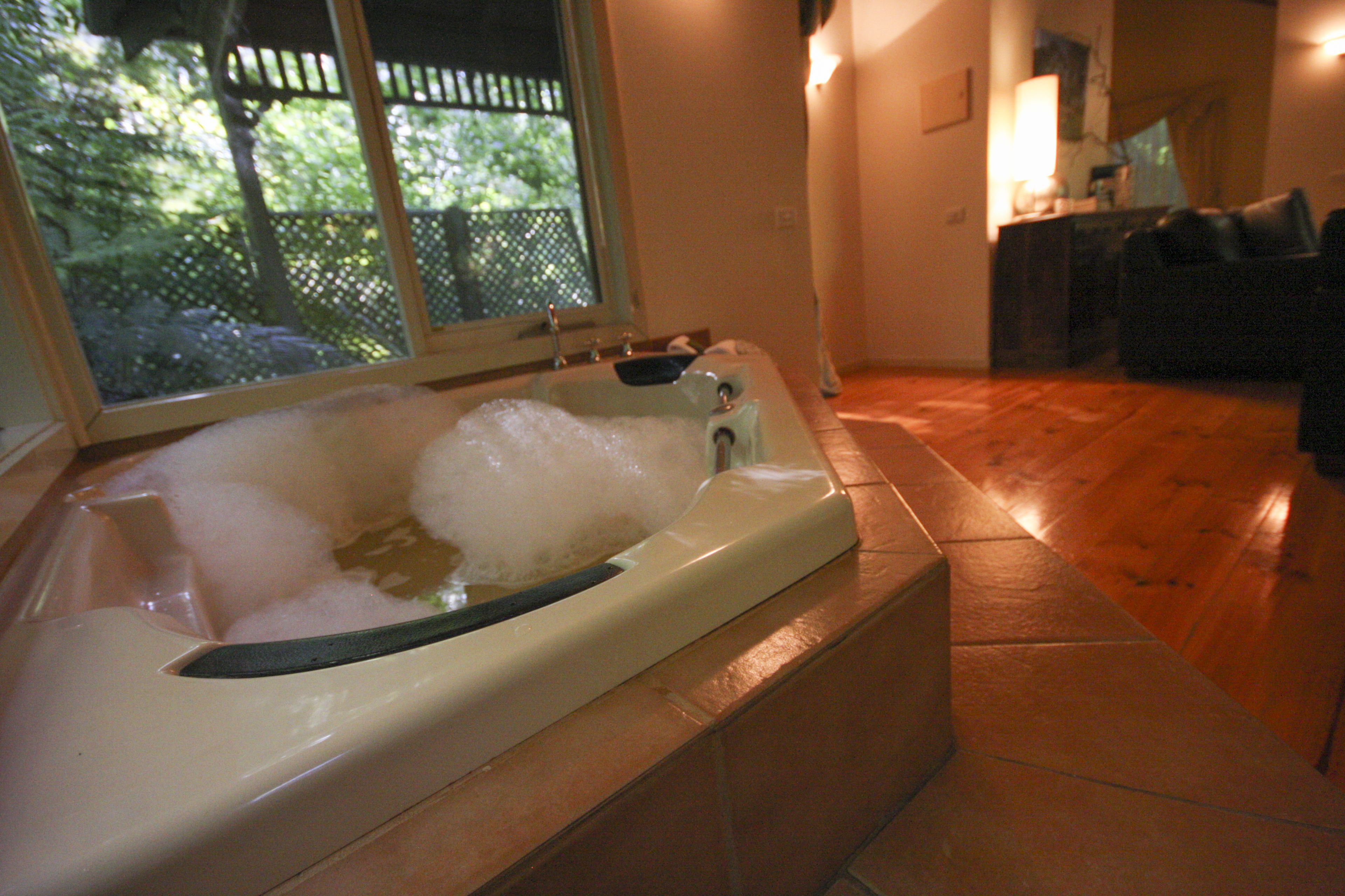 Cottage, 1 King Bed (Watergarden) | Jetted tub
