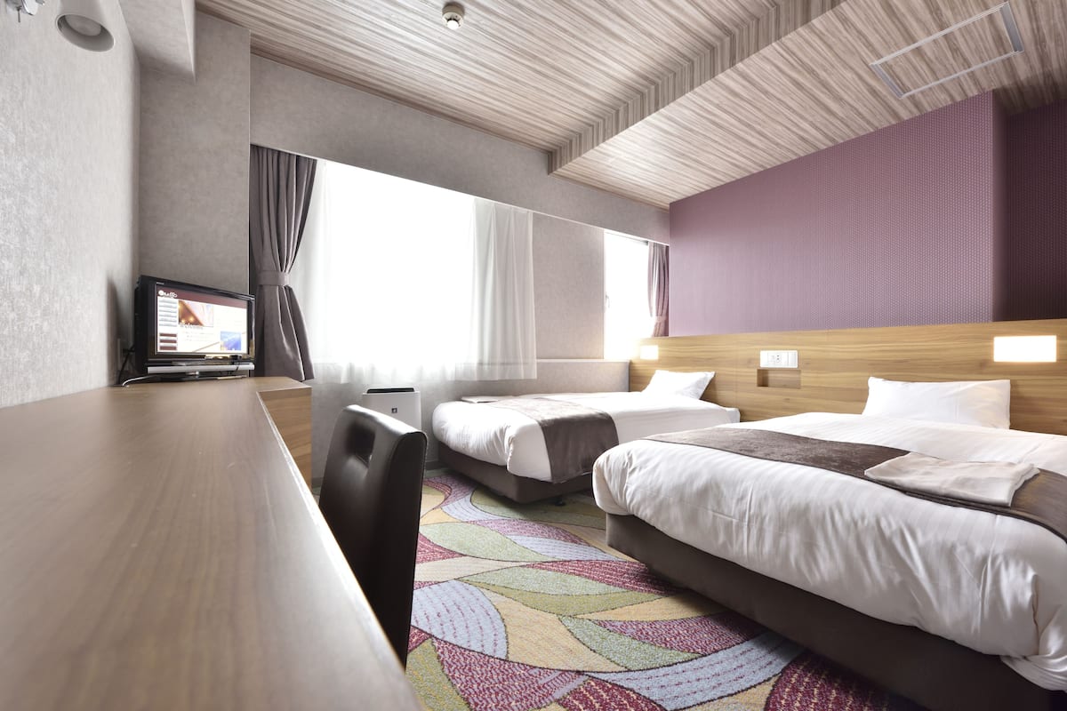 deluxe twin room, 2 bedrooms, non smoking | down duvets, desk, laptop workspace, free wifi