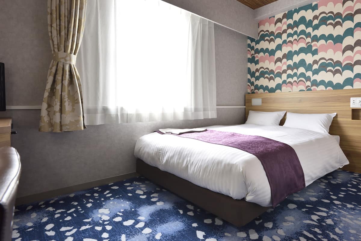 Habitación doble, no fumadores | Edredones de plumas, escritorio, espacio para trabajar con un portátil