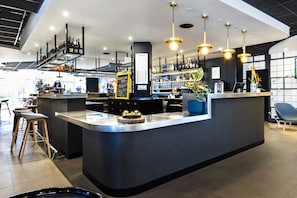 Bar (on property) - Campanile PRIME - Perpignan Nord Aeroport (Rivesaltes)