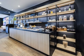 Tägliches Frühstücksbuffet (14.9 EUR pro Person)
