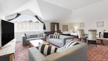 Deluxe Family Room | ๋ค๋ฆฌ๋ฏธ/๋ค๋ฆฌ๋ฏธํ, ์นจ๋ ์ํธ