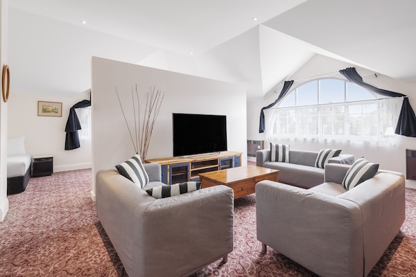 Deluxe Family Room | Iron/ironing board, bed sheets