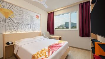 Minibar, Zimmersafe, Schreibtisch, kostenloses WLAN