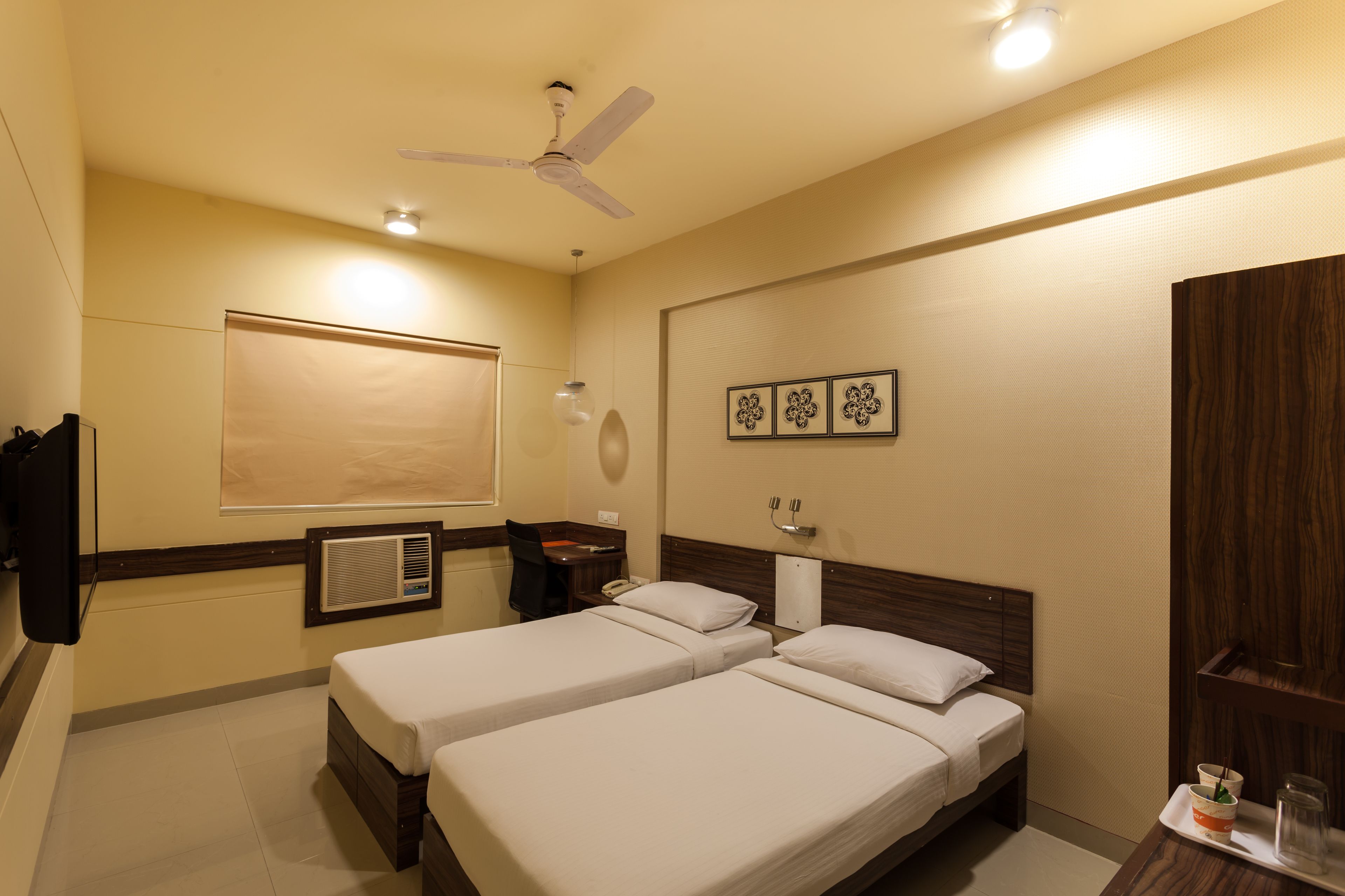 superior twin room | minibar, in-room safe, desk, free wifi