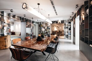 Tägliches einheimisches Frühstück (18 EUR pro Person)