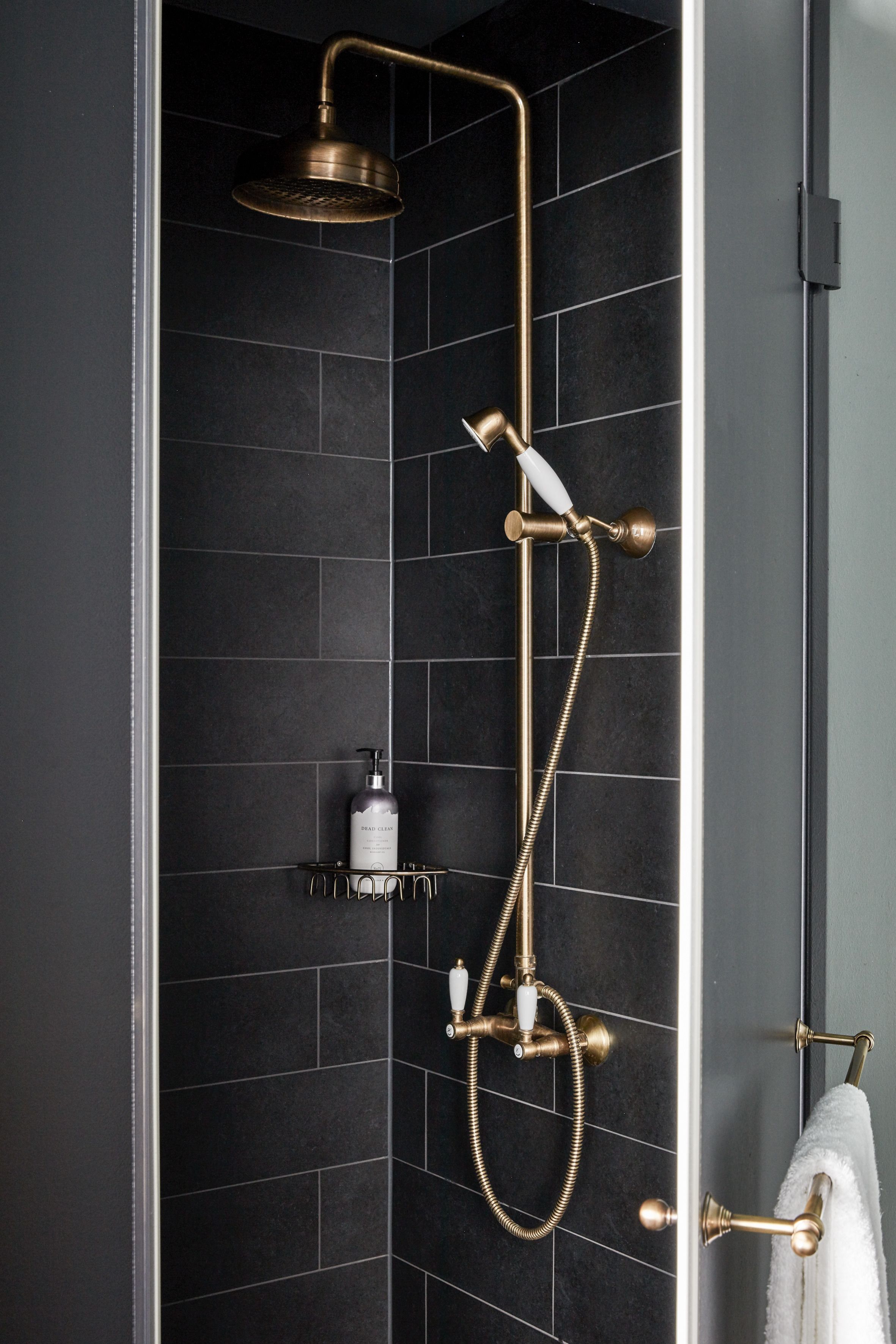 separate bathtub and shower, deep-soaking bathtub, rainfall showerhead