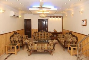 LCD TV - Wood Castle (New Delhi)