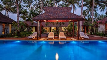 Outdoor pool, pool loungers