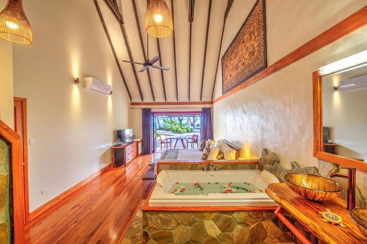 Phòng Tiêu chuẩn (Ocean View Room ) | Bộ trải giường bằng vải cotton Ai Cập, bộ đồ giường cao cấp 