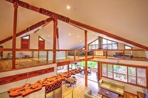 奢华顶层房 | 埃及棉床单、高档床上用品、加厚床垫、迷你吧